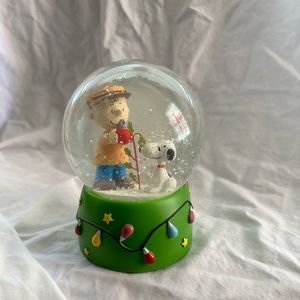 Peanut snow globe